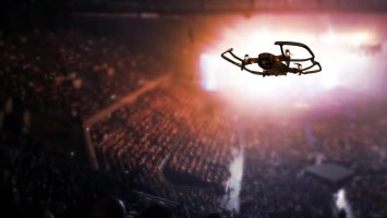 drones pour éclairer les courses hippiques
