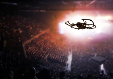 drones pour éclairer les courses hippiques