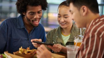 jeunes chez McDonald's