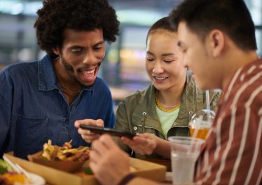 jeunes chez McDonald's