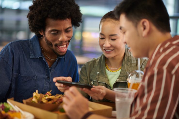 jeunes chez McDonald's