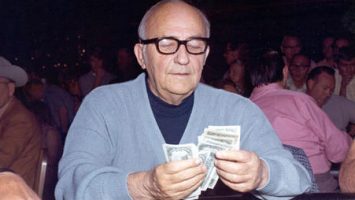 Johnny Moss compte son argent