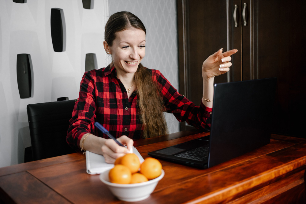 Une femme jouant au Keno 500 sur PC