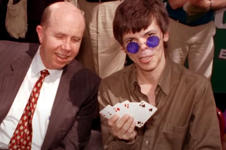 Stu Ungar tenant des carte